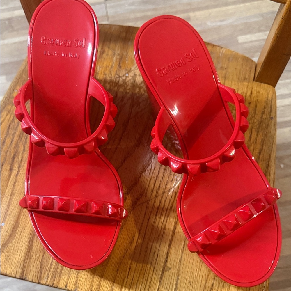 Caroline Sol Red Patent Stud-Trim Slide Sandals
Made in Italy